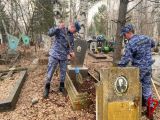 Росгвардейцы продолжают облагораживать места захоронений фронтовиков в Томске