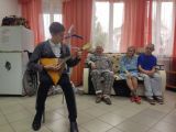 Росгвардейцы в Томской области поздравили пожилых людей с праздником