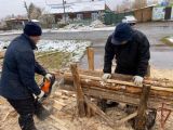 Росгвардейцы в Томске помогли подготовиться к предстоящим холодам семье погибшего коллеги