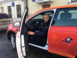 Звезда фильма «Такси» Сами Насери тестирует русский каршеринг