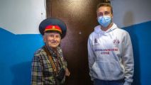 Сотрудники отеля Yalta Intourist передали подарки для ветеранов